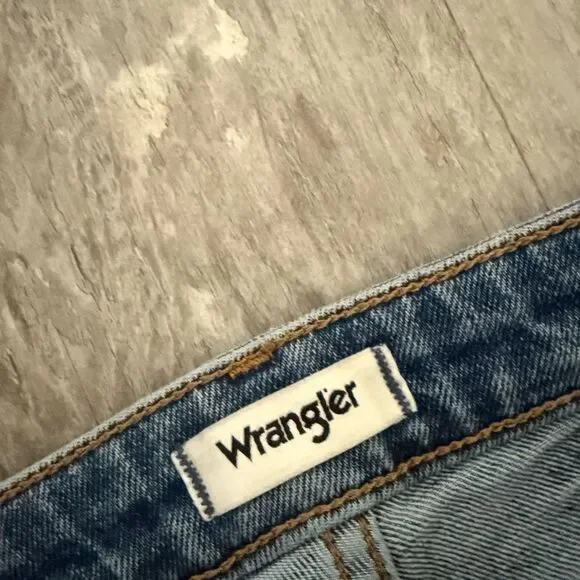 Wrangler Wanderer High Rise Flare 622 Jeans - Picture 6 of 15
